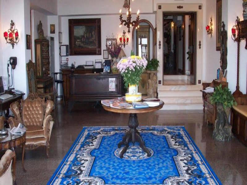 Hotel La Riva Giardini Naxos Exterior foto