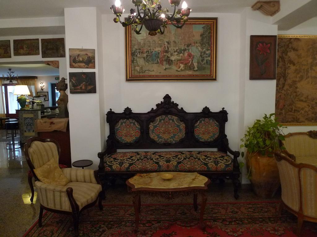 Hotel La Riva Giardini Naxos Exterior foto