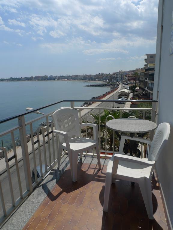 Hotel La Riva Giardini Naxos Exterior foto